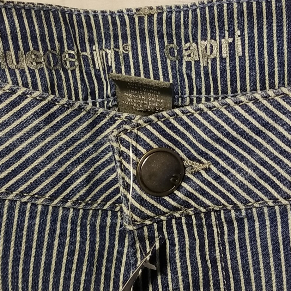 NWT Avenue Virtual Stretch Pin Striped Capri Jeans